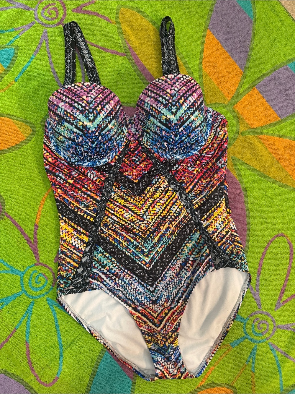 Women's Swimsuits For All One Piece Macrame Underwire Size 10 - Like New!